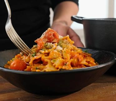 Im Ofen gebackene «doppelte» Tomaten-Pasta